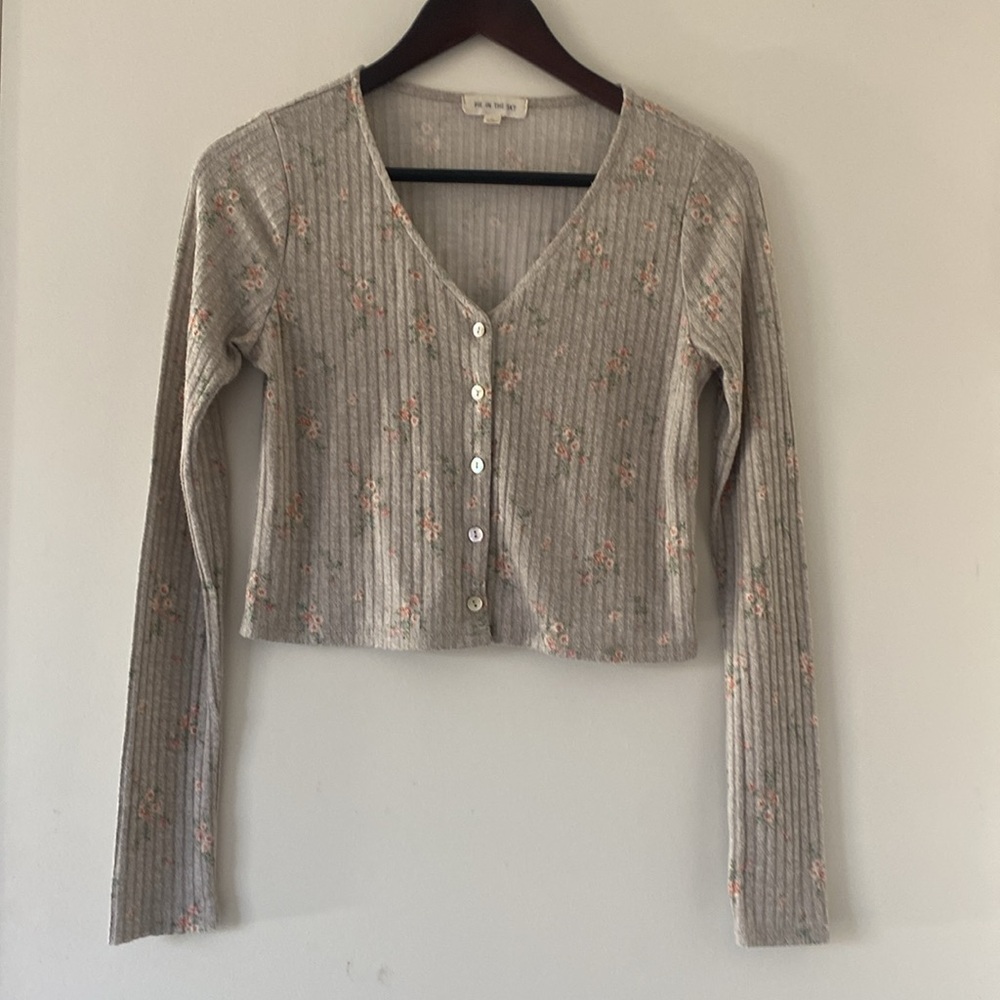 Long Sleeve Semi Cropped Gray With Pink Flowers Top